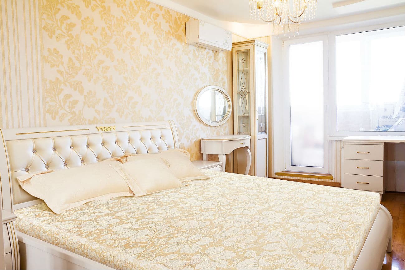 Schlafzimmer in Ivory und Spiegel mit Frisiertisch «Fürstin»