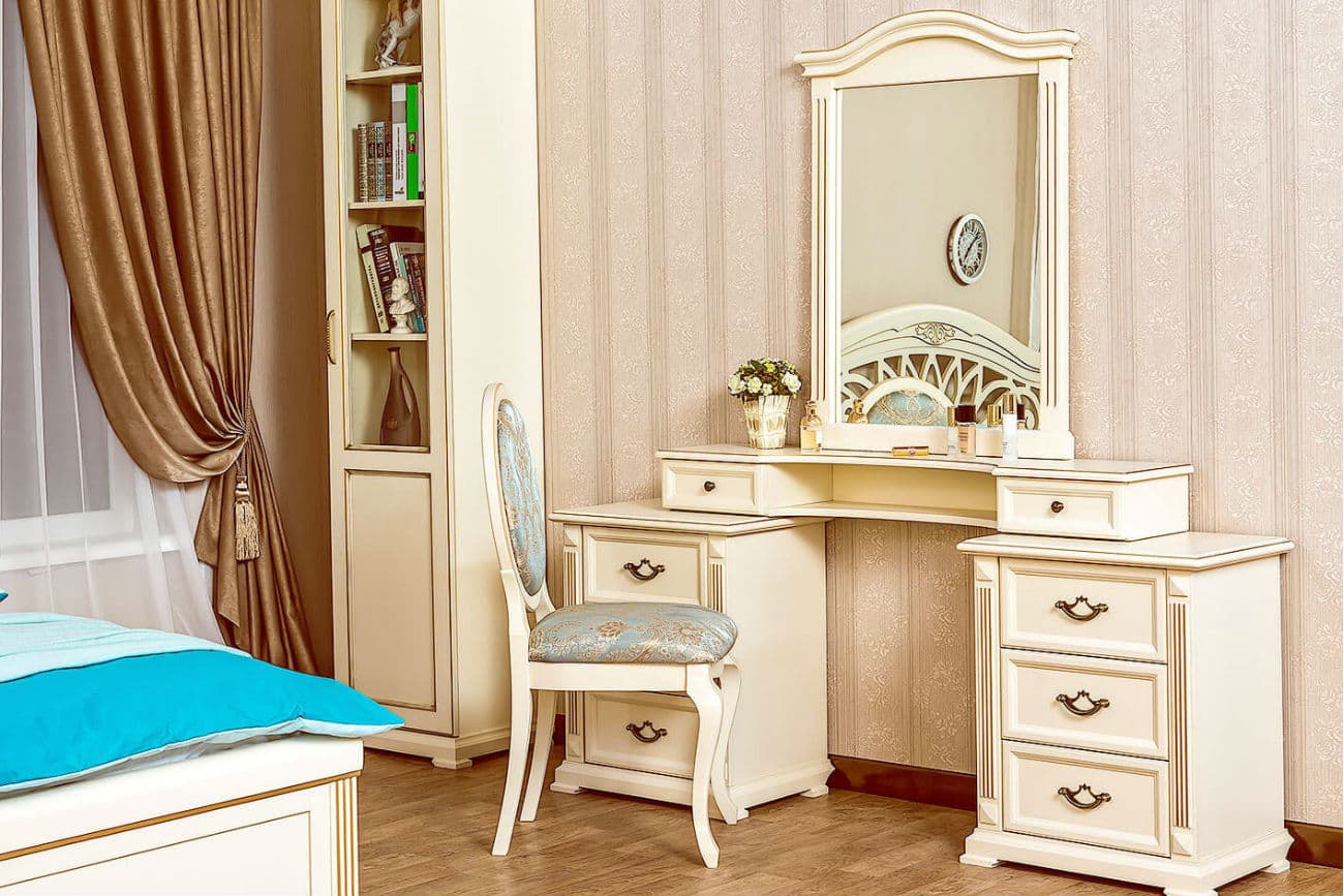Friseurtisch «Camelia» mit Spiegel und Stuhl «Elegant»